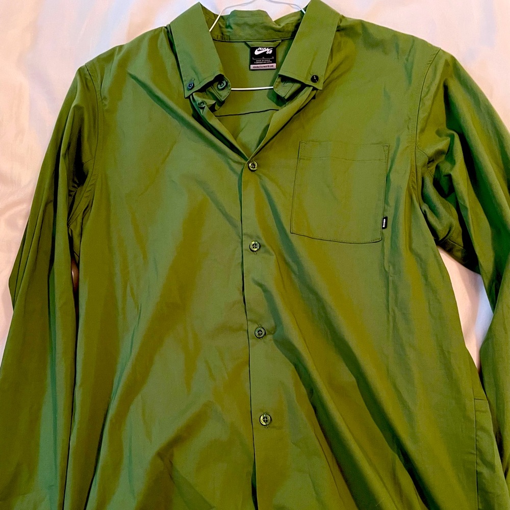 Nike SB Button Down shirt NWOT